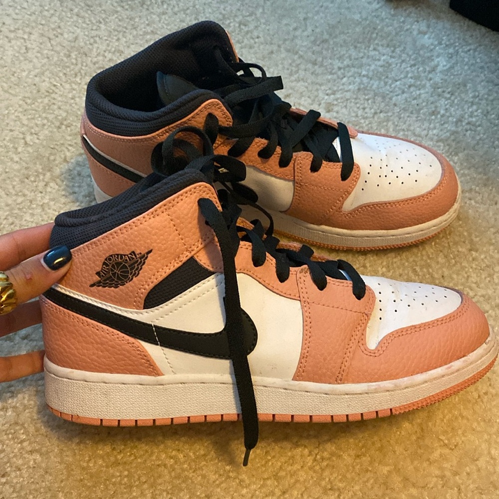 AIR JORDAN 1 MID PINK QUARTZ/DK SMOKE GREY 6.5Y/8W
